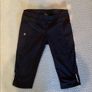 Athleta Dobby Be Free Capri Size M - like NEW